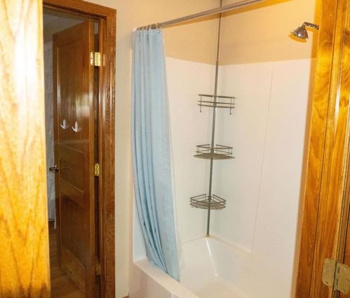 5142 Shawnee Blvd, Schnecksville PA  18078-2609 exterior