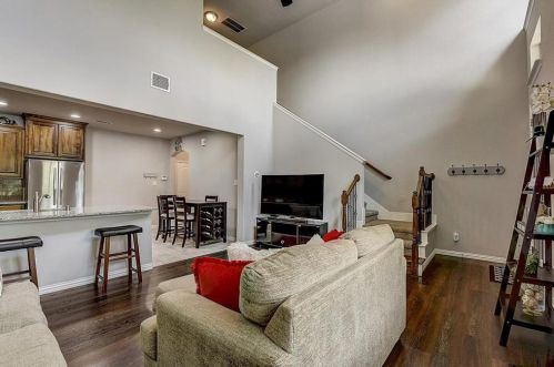 720 Greenville Ave, Richardson TX  75081-4112 exterior