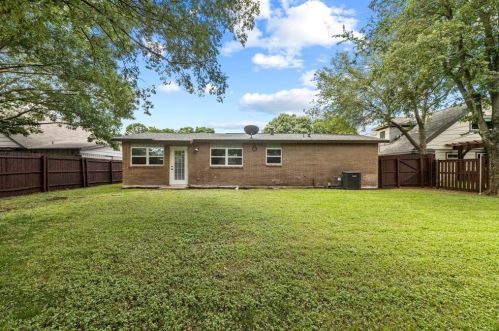 806 Greenhaven Dr, Richardson TX  75080-3025 exterior