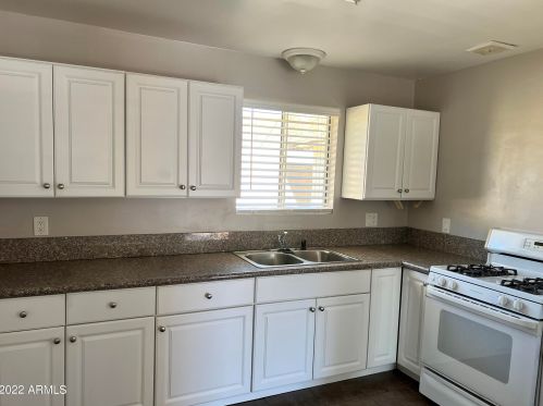1328 Cochise Dr, Phoenix, AZ 85021-2276