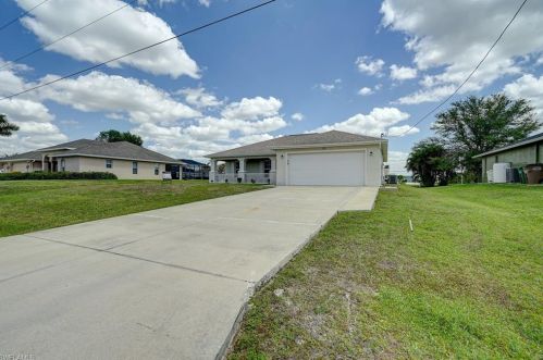 305 25th Ave, Cape Coral FL  33993-7577 exterior