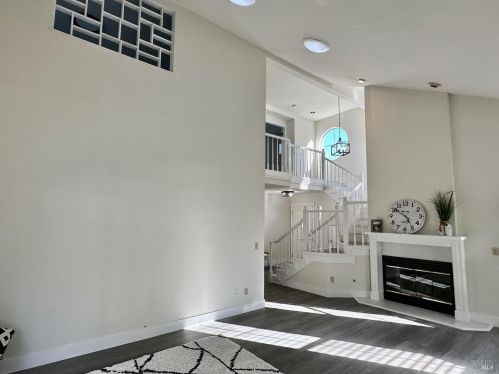 2647 Lago Oaks Dr, Santa Rosa CA  95405-9100 exterior