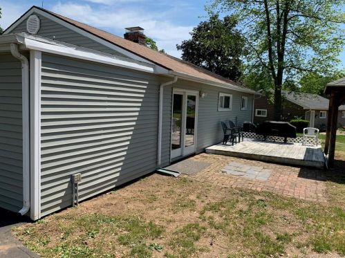 17 Coolidge St, Windsor Locks, CT 06096-2734