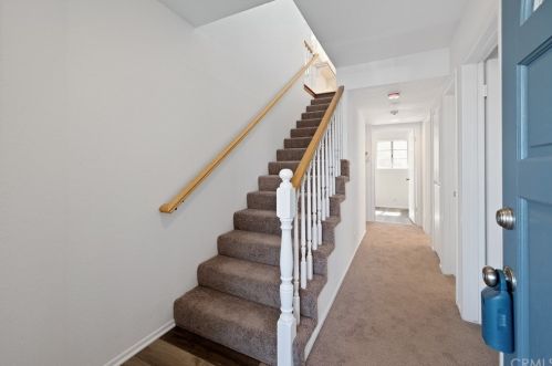2106 Perkins Ln, Redondo Beach, CA 90278-3357