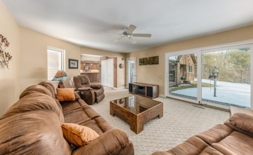 8801 Hart Dr, Waterford WI  53185-1364 exterior