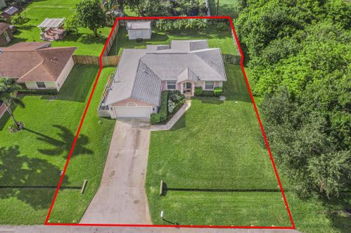 690 Crescent Ave, Fort Pierce, FL 34984-4503
