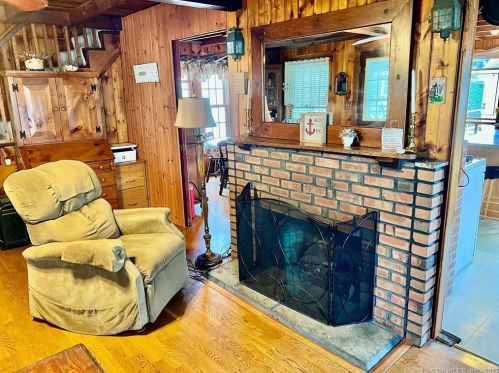16 Springfield Rd, Lyme CT  06371-1950 exterior