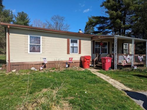 1024 Cherry Tree Xing, Breinigsville PA  18031-1607 exterior