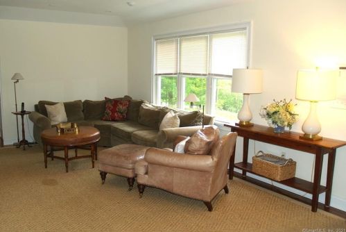25 Donnelly Dr, Ridgefield CT  06877-5610 exterior