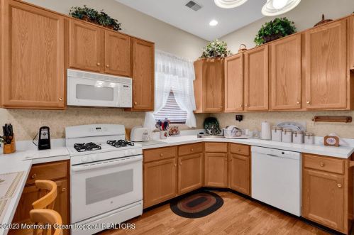 13 Silverspring Dr, Lakewood NJ  08701-7506 exterior