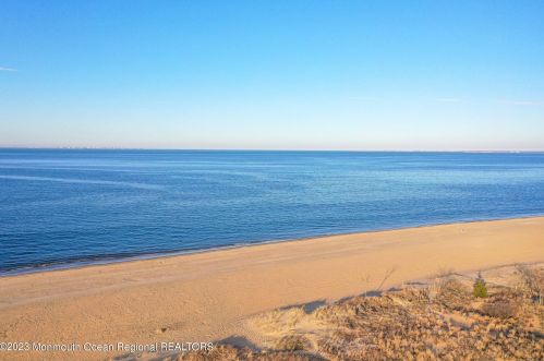 127 Cedar Ave, Middletown NJ  07748-5503 exterior