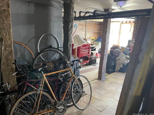 13 Manwaring St, United States Coast Guard Ac CT  06320-5619 exterior