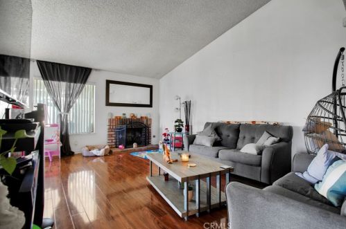 1326 Van Koevering St, Rialto, CA 92376-4655