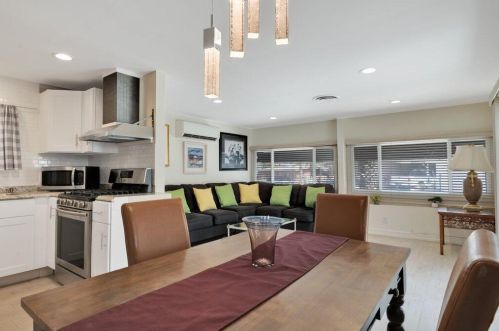 70 Santa Monica St, Palm Springs CA  92264-5257 exterior