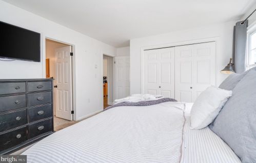 49 Bradford Ct, Charles Town WV  25414-4208 exterior