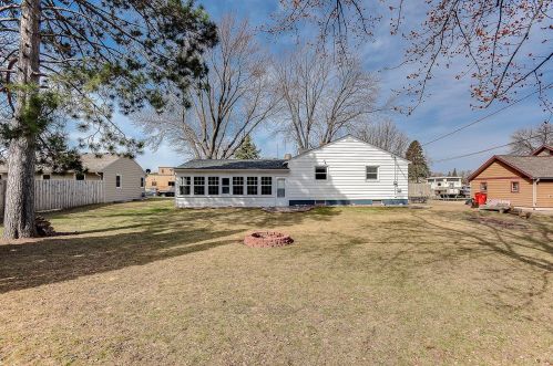 728 Dellwood St, Spectacle Lake, MN 55008-1915