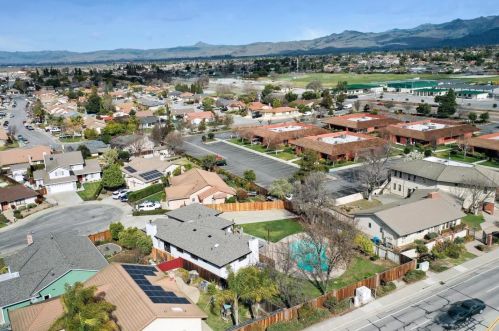 841 Calais Dr, Hollister, CA 95023-5050