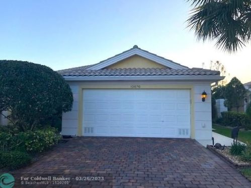 10676 Hartwick Dr, Fort Pierce FL  34987-1923 exterior