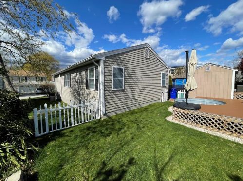 17 Ricci Dr, Providence, RI 02911-2417