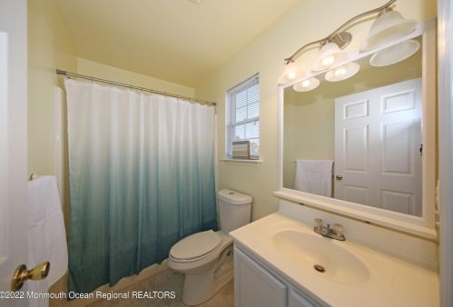 39 Shore Dr, Monmouth Hills NJ  07732-1027 exterior