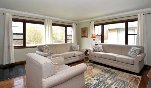 4902 Kinnickinnic Riv Pkwy, Milwaukee WI 53219-3277 exterior