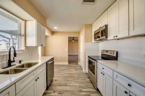 2217 12th St, Cape Coral, FL 33990-1913