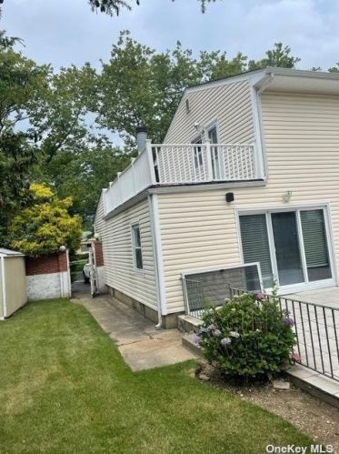 178 Wolf Hill Rd, Huntington Station NY  11747-1339 exterior