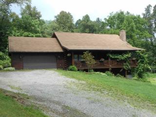 360 Ringland Ridge Rd, Amity, PA 15311-1424