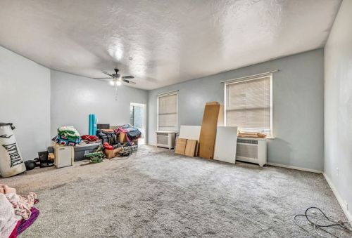 1025 Chartiers Ave, Pittsburgh PA  15220-4850 exterior