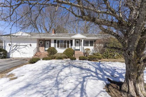 21 Carol Ave, Salem, NH 03079-4405