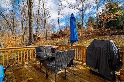 7 Xenia Rd, Patterson NY  12563-1812 exterior