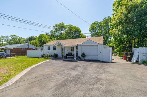 1658 Gardiner Dr, Bayshore, NY 11706-1433
