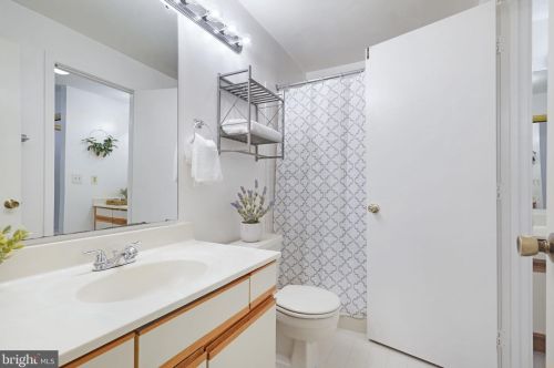 11723 Summerchase Cir, Herndon VA  20194-1137 exterior