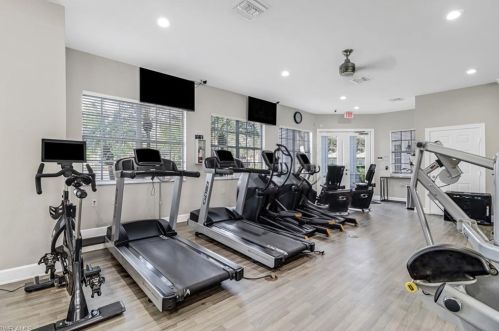 16200 Parque Ln, Naples FL  34110-2826 exterior