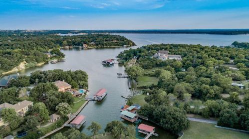9625 Lechner Rd, Fort Worth, TX 76179-4085