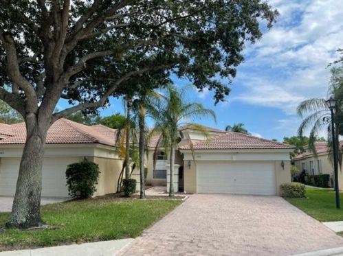 2440 Sandy Cay, West Palm Beach, FL 33411-5565