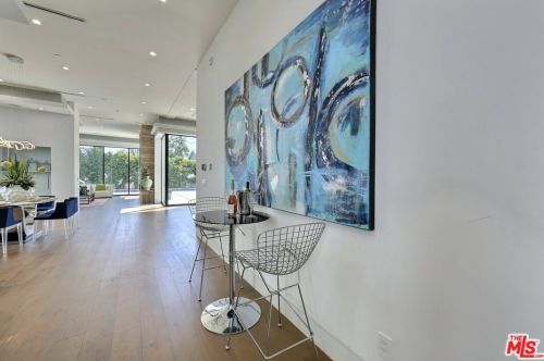 5128 Noble Ave, Van Nuys CA  91403-1376 exterior