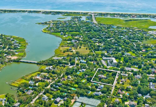 8 Aspatuck Rd, West Hampton Beach, NY 11978-2329