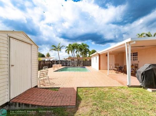 934 72nd St, Hialeah FL  33014-5226 exterior