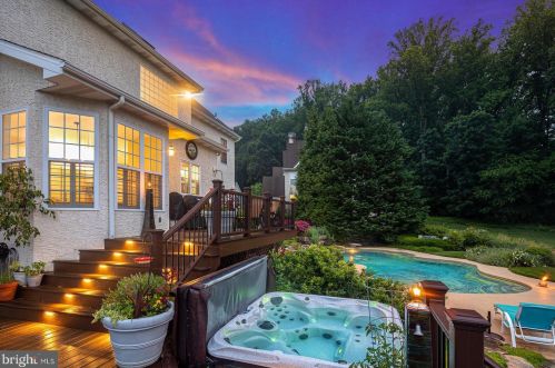 102 Sugar Maple Dr, Kennett Sq, PA 19348-1876