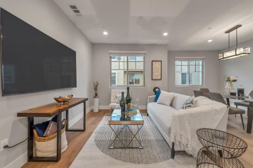 267 Fairchild Dr, Mountain View CA  94043-2086 exterior