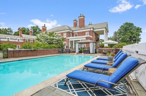 124 Old Battery Rd, Bridgeport CT  06605-3616 exterior