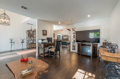 14639 Albers St, Van Nuys CA 91411-3713 exterior