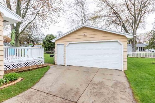 1100 Chantel St, Green Bay, WI 54304-2014
