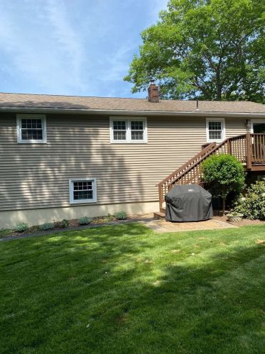 15 Woodbury St, Salem NH  03079-3212 exterior