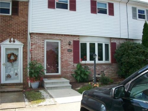 4224 Mohican Dr, Schnecksville, PA 18078-2618