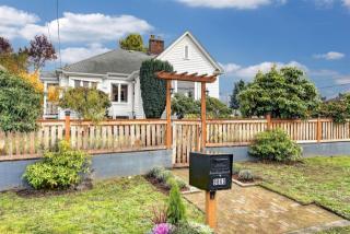 9860 41st Ave, Seattle, WA 98115-2518