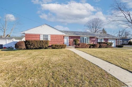 43 Albany St, Deer Park, NY 11729-1602