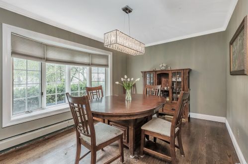 6 Stuart Ct, Huntington Station NY  11746-4237 exterior