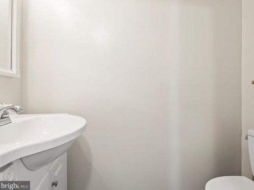 11740 Batley Pl, Woodbridge VA  22192-8403 exterior
